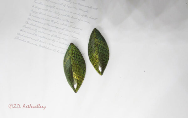 Golden green leaf studs