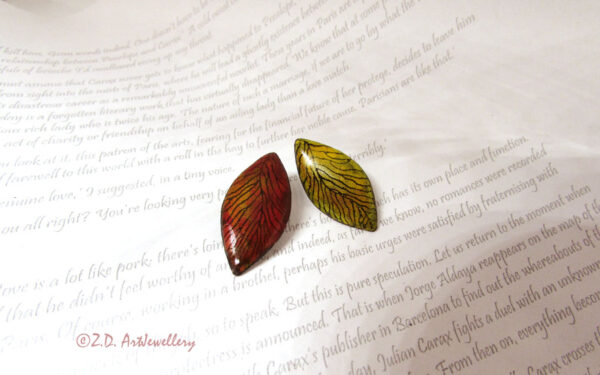 Red yellow leaf studs