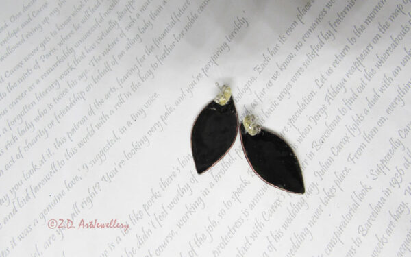 Red yellow leaf studs